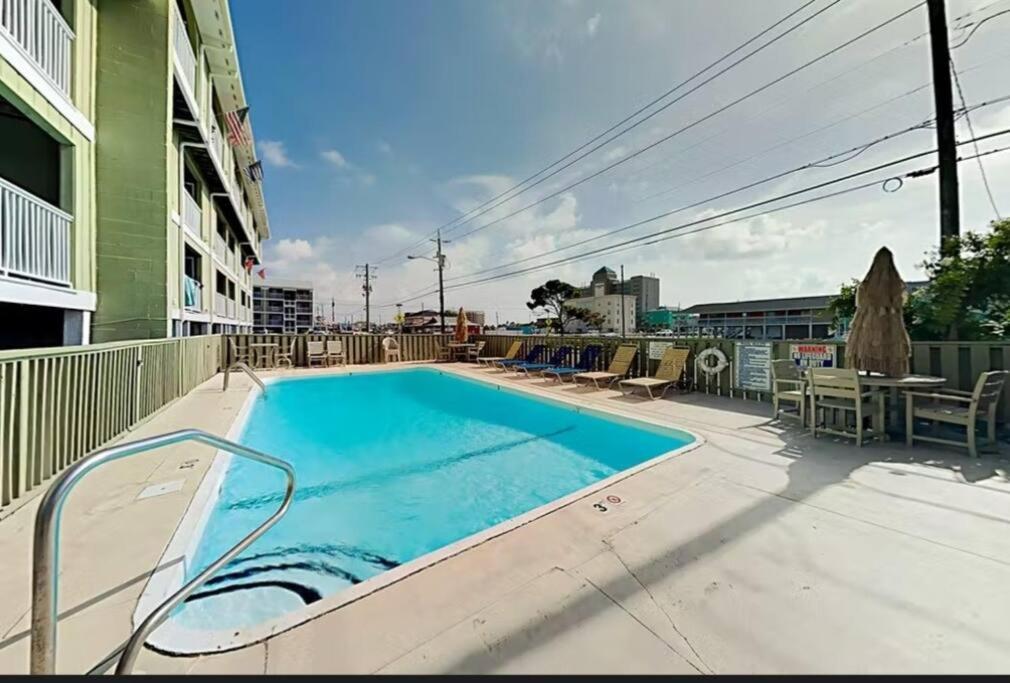 Cozy Beach Condo Sleeps 6 Pool Carolina Beach Eksteriør bilde